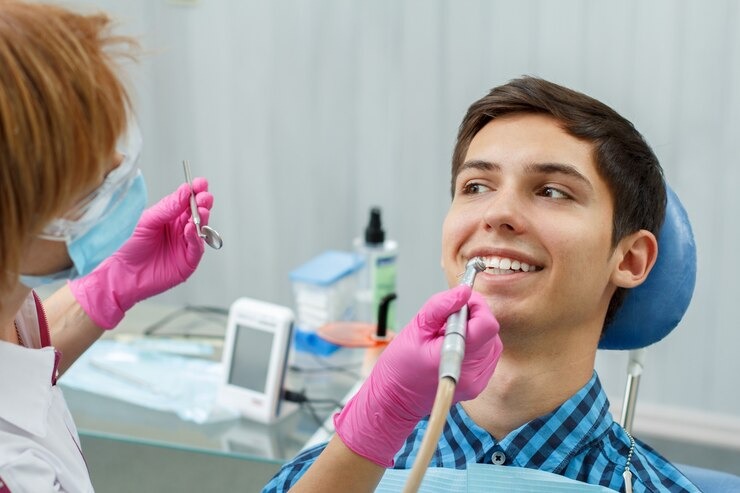 Why the Right Dentist in Noida Matters for a Healthy Teeth Cleaning Routine